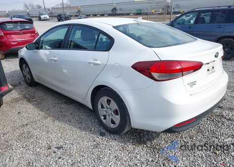 2017 Kia Forte Lx z USA, uszkodzony, nr VIN 3KPFK4A77HE156871